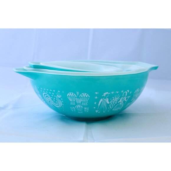 Vintage Pyrex Amish Butterprint Cinderella Bowl Set: Turquoise & White - Picture 5 of 10